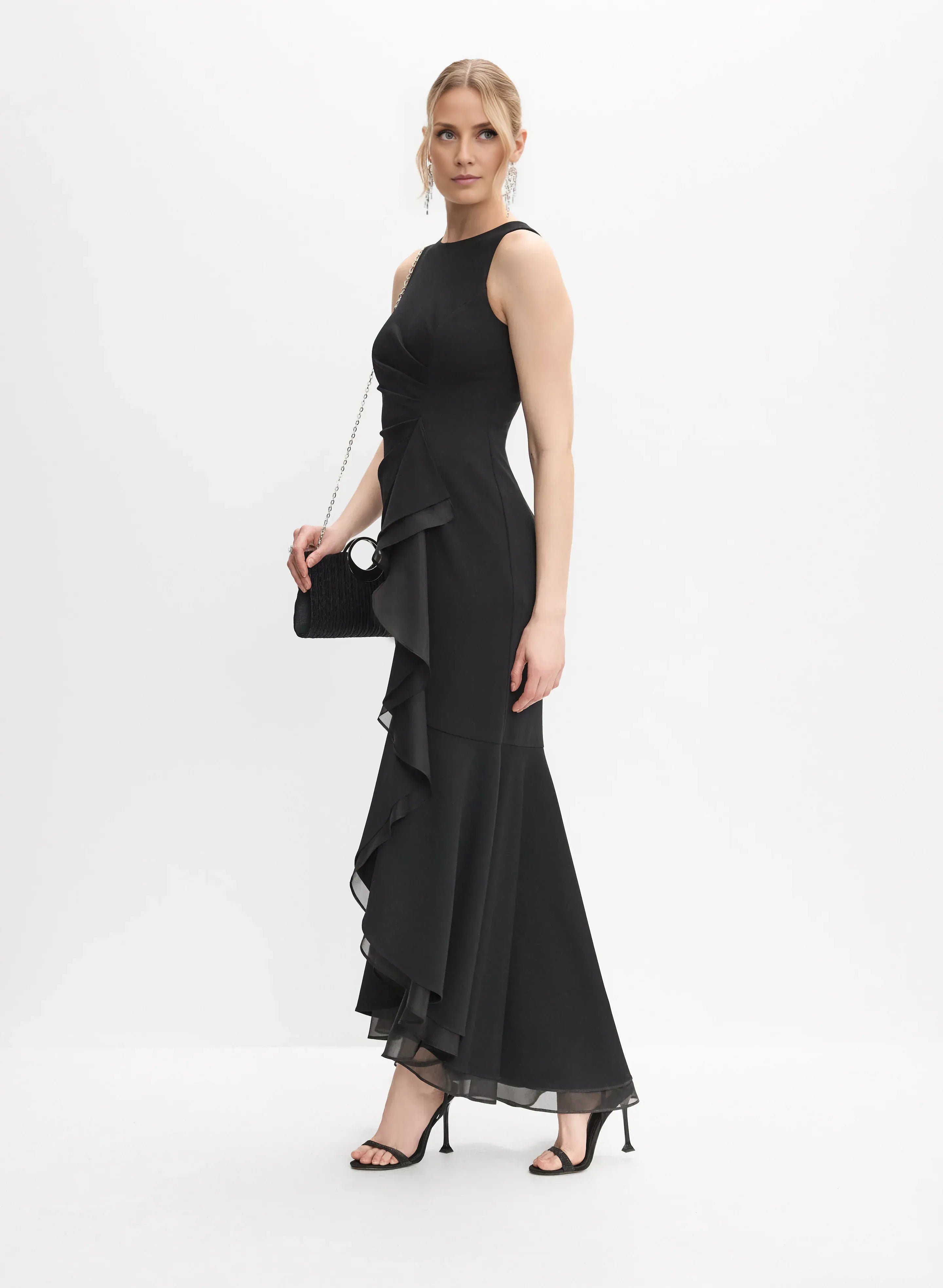 Modern Fitted Boat-Neck Sleeveless Keyhole Back Floor-Length Prom Dress